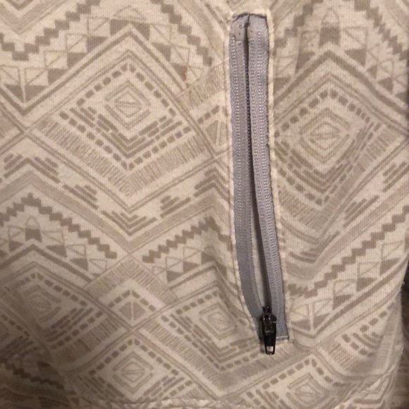 White Aztec pull over sweater - Picture 3 of 7